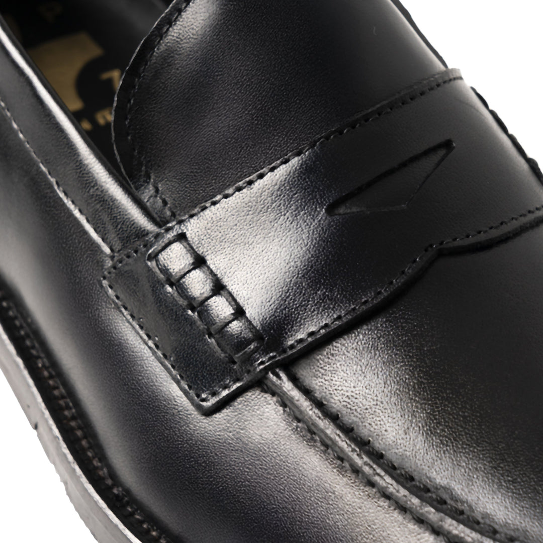 Elegante Mocassino Uomo in Vitello Nero con Suola in Cuoio Classica 2