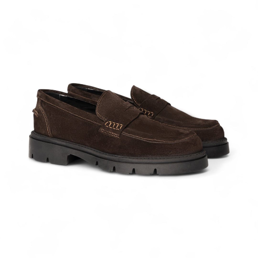 Elegante Mocassino in Camoscio Testa di Moro con Suola Leggera Uomo 1
