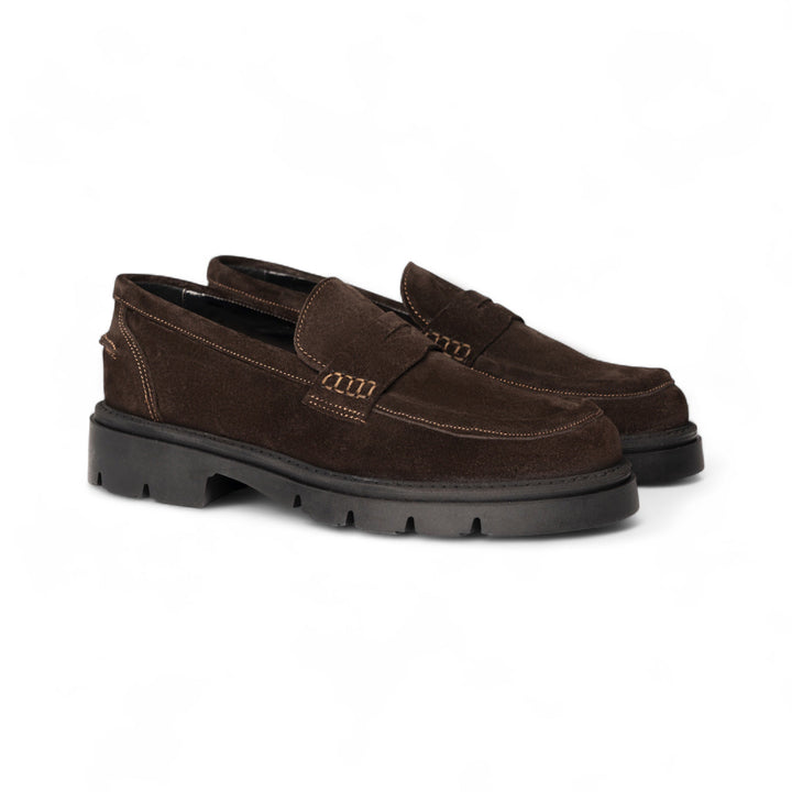 Elegante Mocassino in Camoscio Testa di Moro con Suola Leggera Uomo 1
