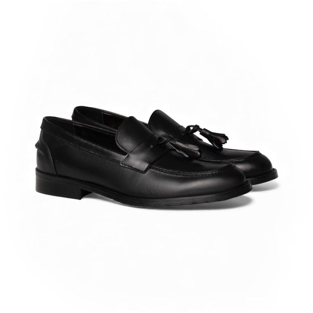 Mocassino Uomo LUCIO in Vitello Nero con Suola in Cuoio Elegante e Versatile 1