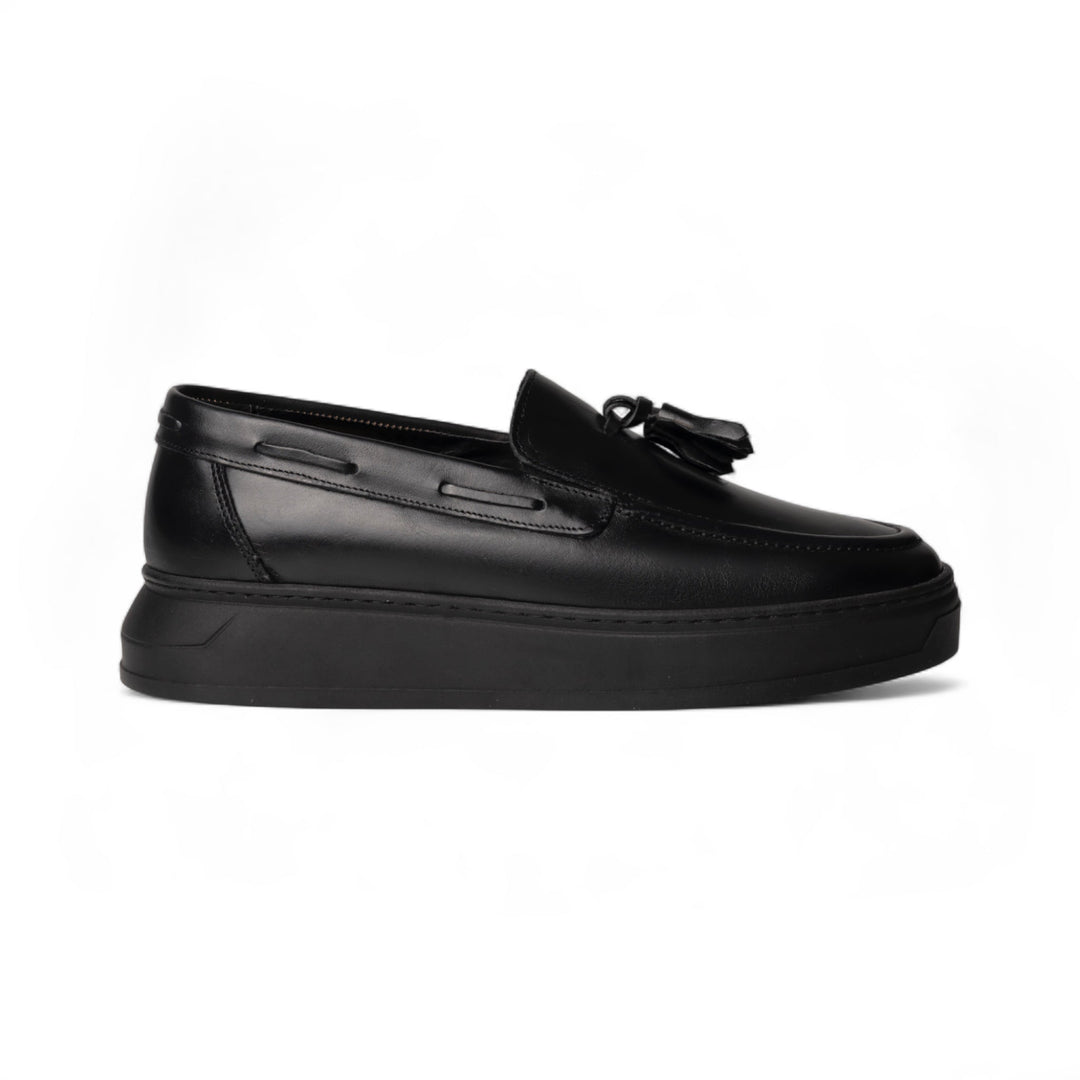 Mocassino Uomo in Vitello Nero con Suola AR Elegante e Versatile 0