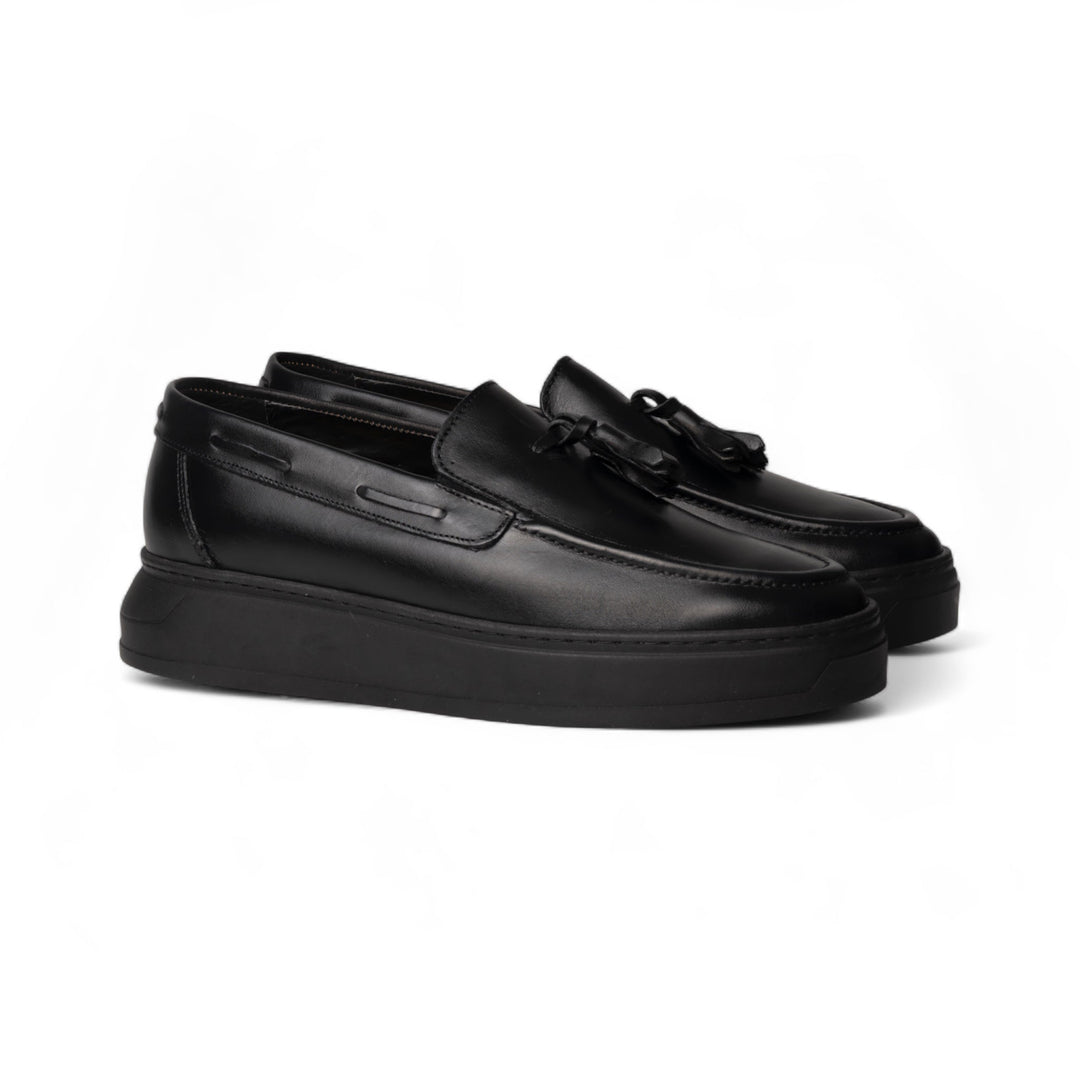 Mocassino Uomo in Vitello Nero con Suola AR Elegante e Versatile 1