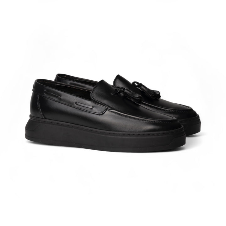Mocassino Uomo in Vitello Nero con Suola AR Elegante e Versatile 1