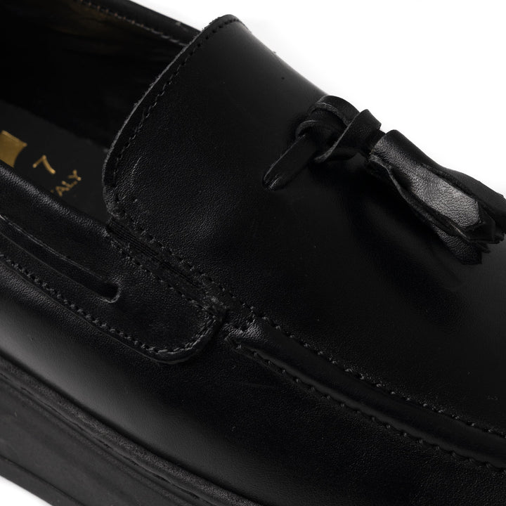 Mocassino Uomo in Vitello Nero con Suola AR Elegante e Versatile 2