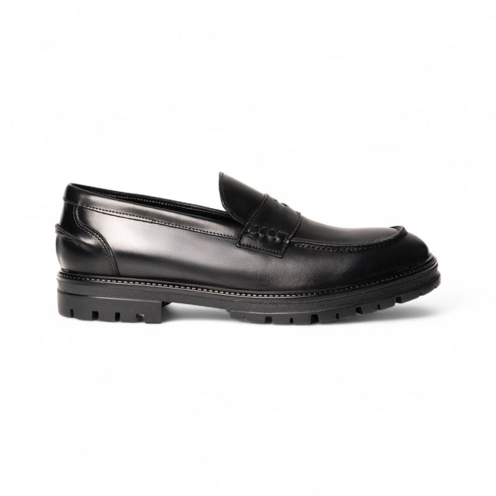 Mocassino Uomo in Vitello Nero con Suola Roccia Elegante e Versatile 0