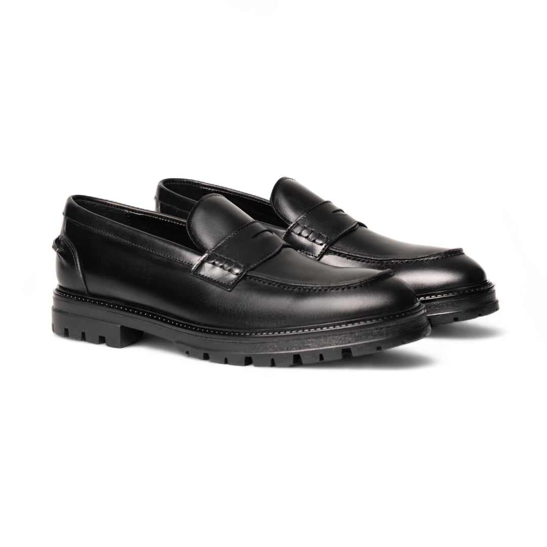 Mocassino Uomo in Vitello Nero con Suola Roccia Elegante e Versatile 1